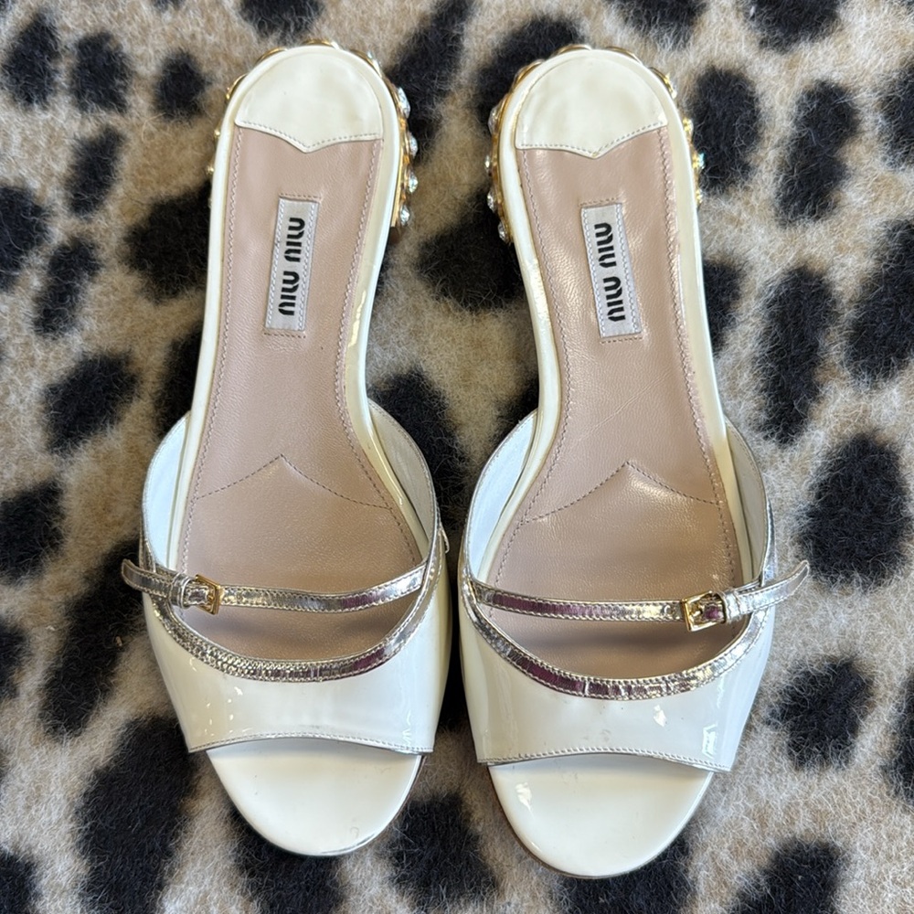 Miu Miu White Patent Leather Peep Toe Crystal Embellished Heel Flat Slides - Picture 4 of 6